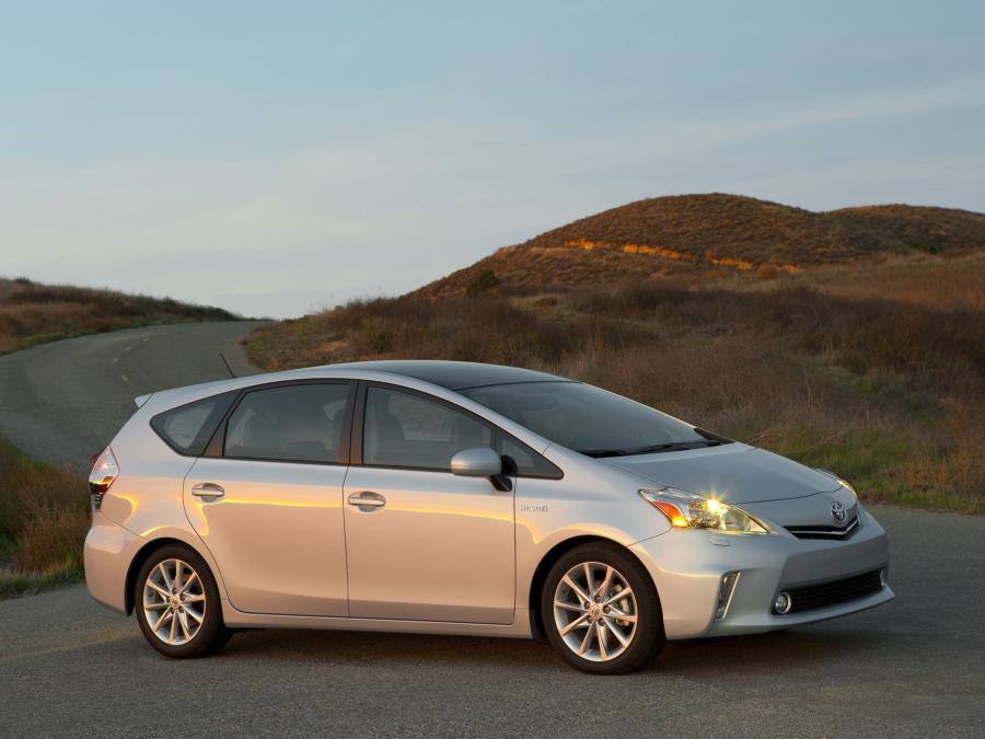  Toyota Prius MPV v 2011 года  (фото 4 из 30)